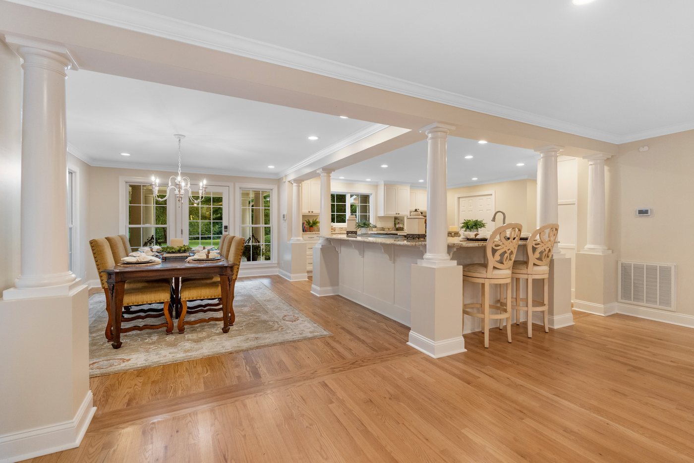 Dining through to the kitchen