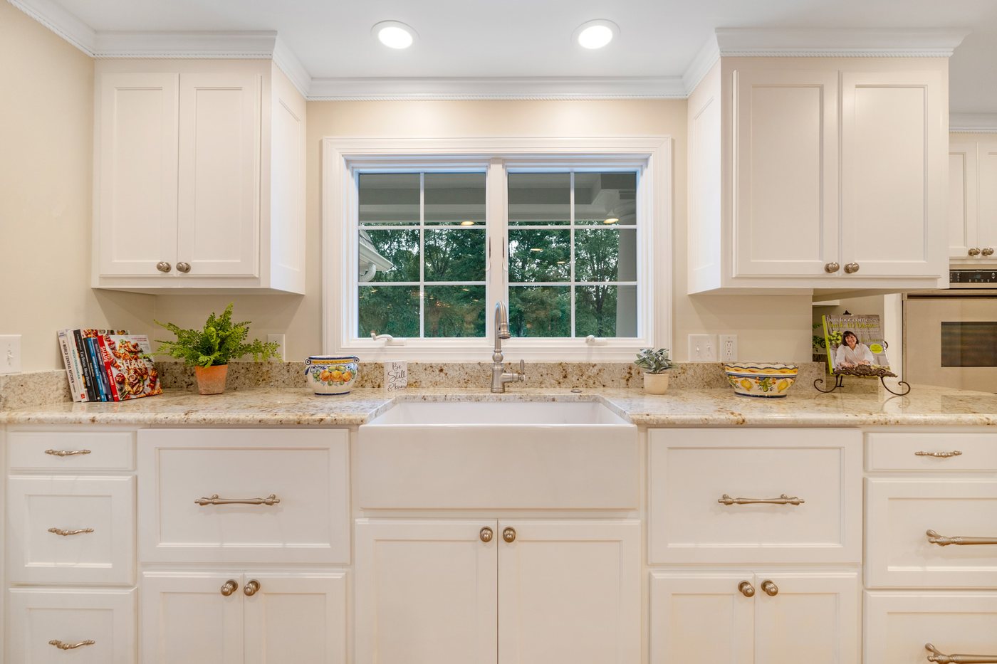 The clay-fired farmhouse sink
