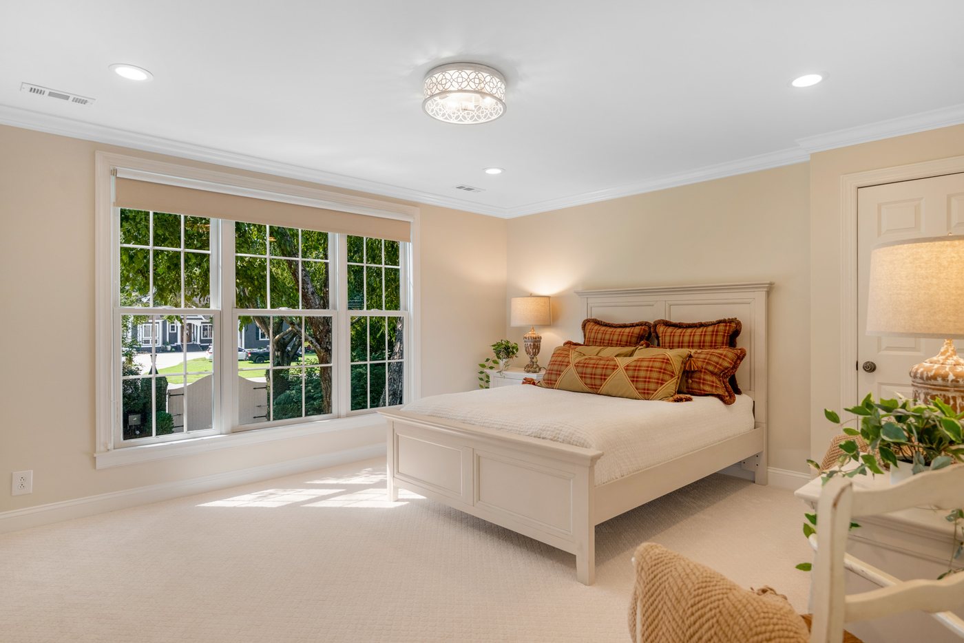 A guest bedroom