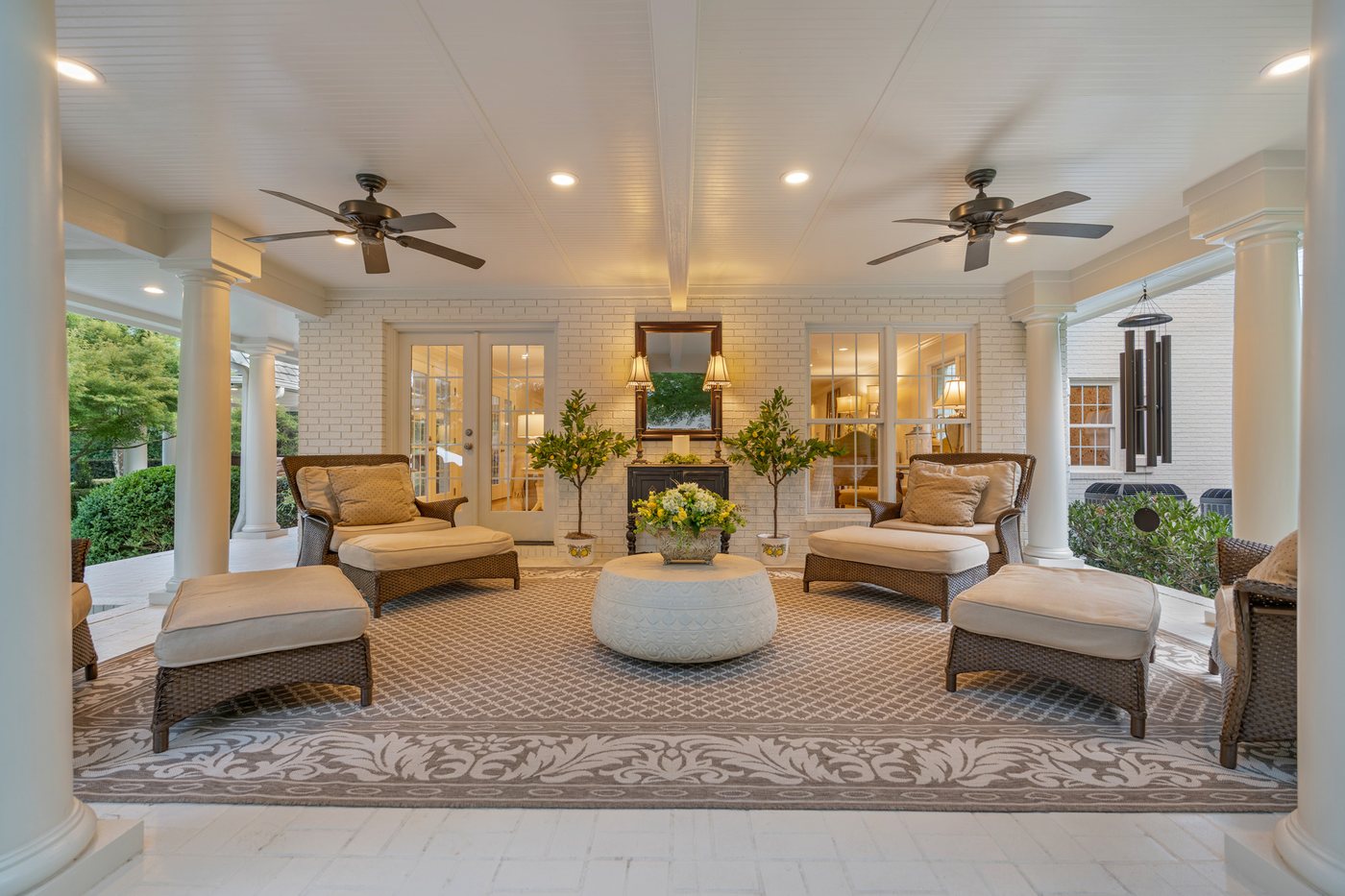 The porch lounge above the pool